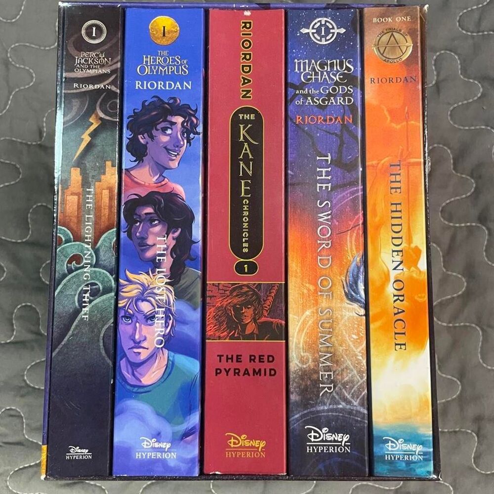 Disney multi Books - Picture 1 of 6